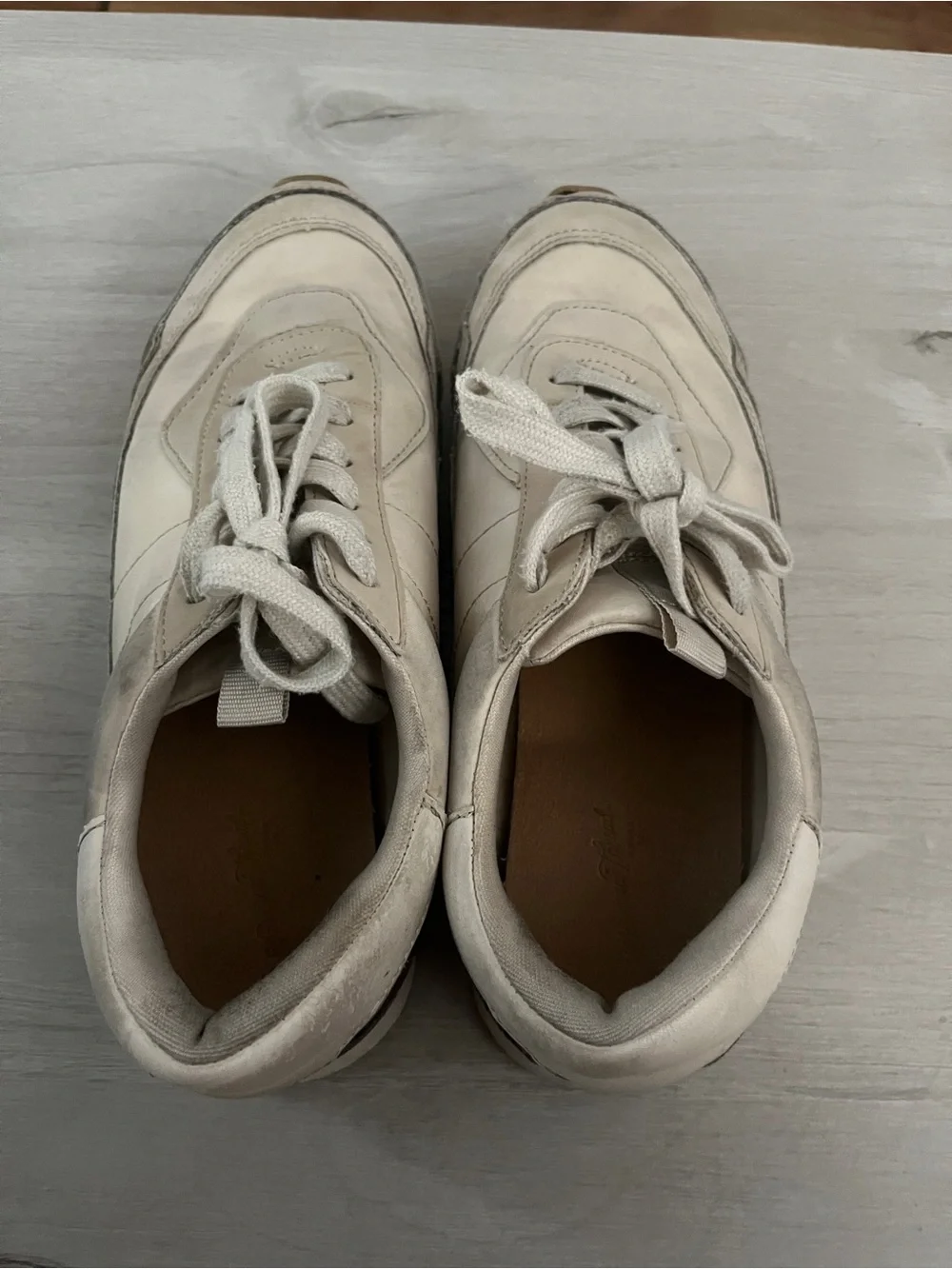 Universal Thread Women's Low-Top Sneakers in Cream